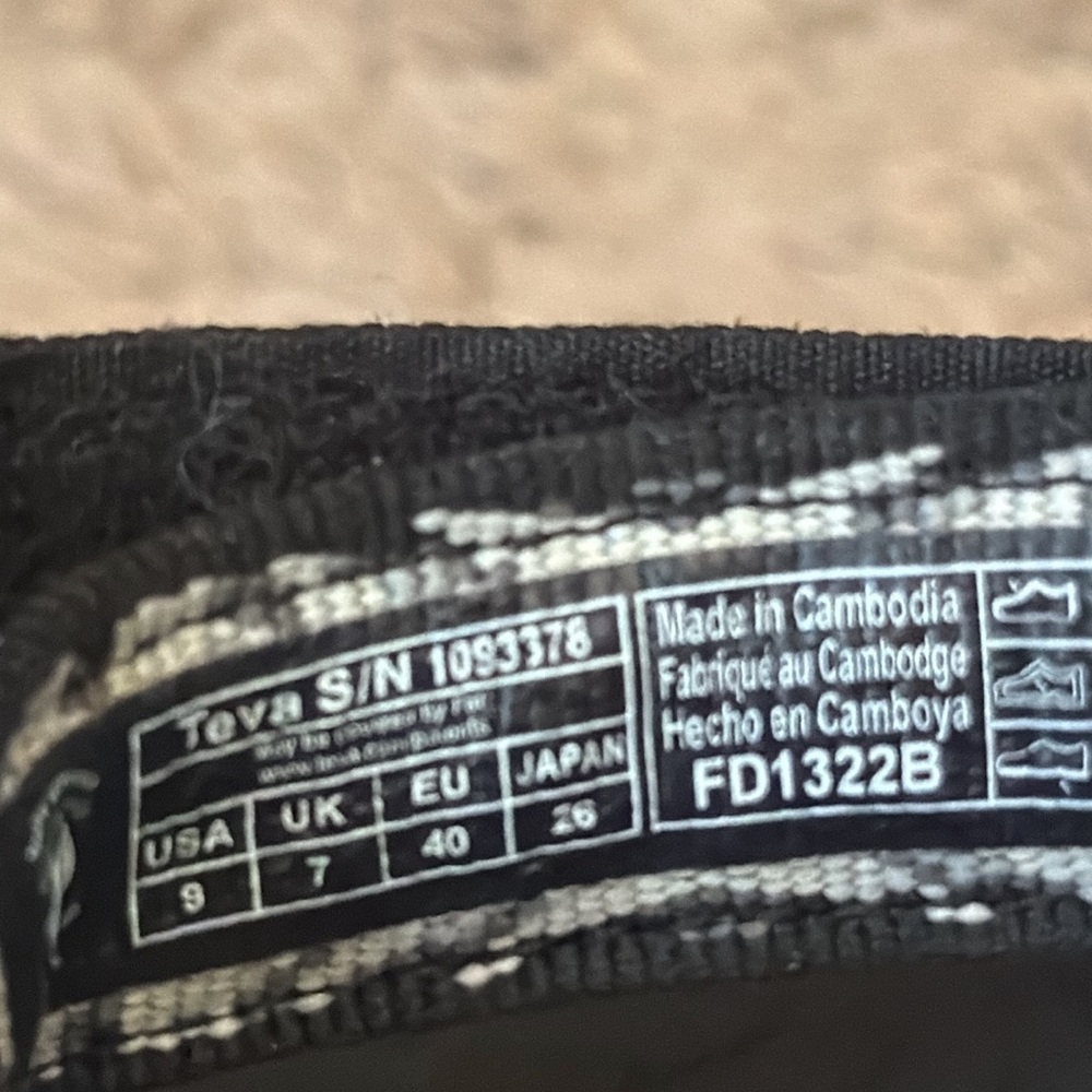 Teva Sandals black/ white sz 9 - Picture 7 of 7